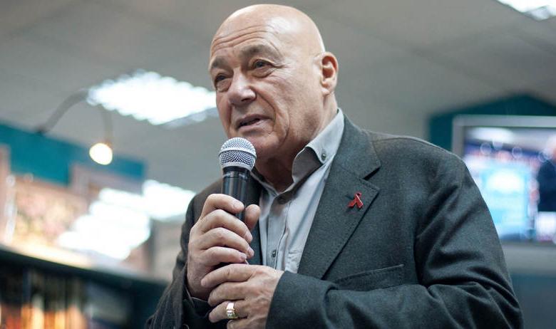 Телеведущий Владимир Познер