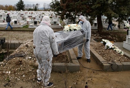 Глава ВОЗ назвал данные по смертности из-за коронавируса заниженными