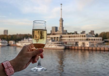 «Не отравишься»: эксперт оценил качество российского вина