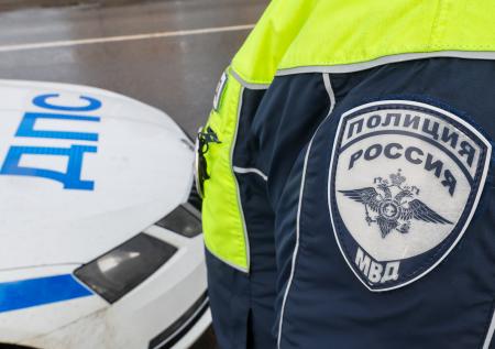 В Подмосковье тягач снес седан и выбросил его на ограждения