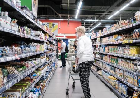 Больше трети россиян не покупали необходимые продукты из-за бедности
