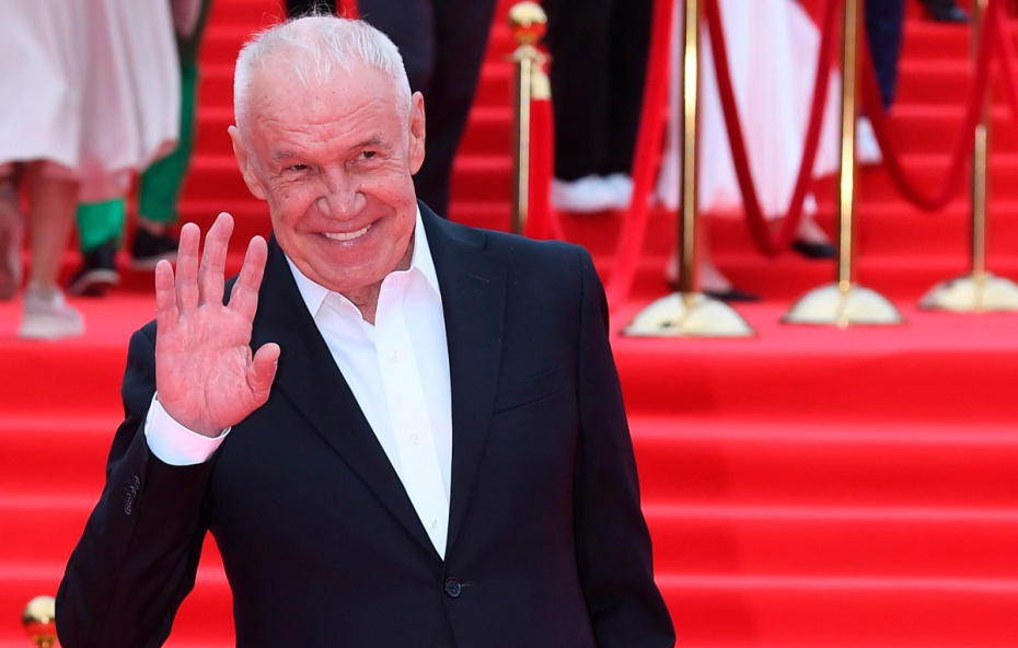 Поездки в зону СВО, скандалы, поздний сын: как живет актер Сергей Гармаш