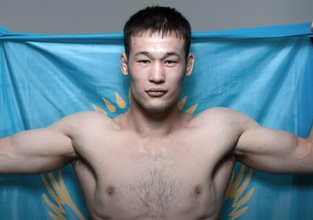 Первый казахстанец подписал контракт с UFC