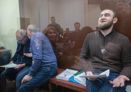 Присяжным показали бриллианты Арашуковых на десятки миллионов рублей