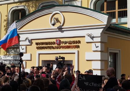 Полиция задержала более 25 участников несанкционированной акции в Москве 