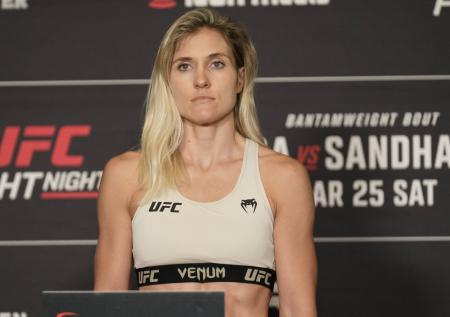 «В России миллион трудностей»: Яна Куницкая о боях в UFC и муже-бразильце
