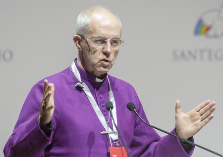 Скандал с педофилией привел к отставке духовного главы Церкви Англии