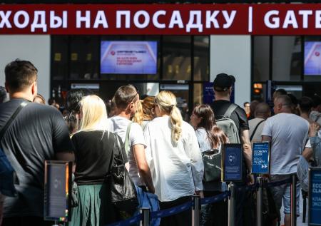 Коллапс в Шереметьево, огромные очереди: в чем причина задержки рейсов?