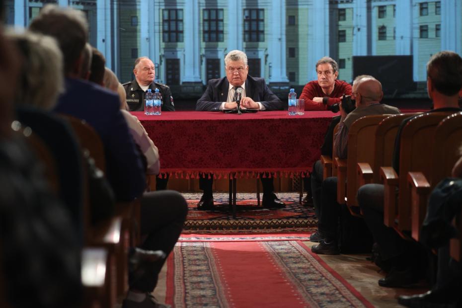 Cбор коллектива Центрального академического театра Российской армии перед открытием 93-го сезона