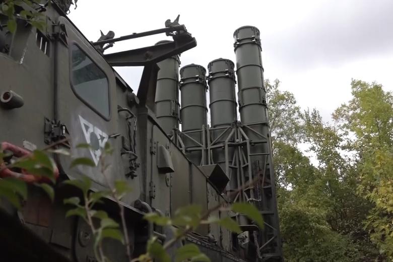 Расчет С-300 зенитно-ракетного соединения ЦВО
