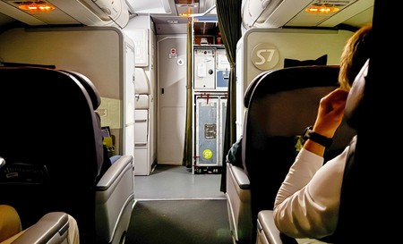 Летевший из Москвы самолет вынужденно сел в Петербурге
