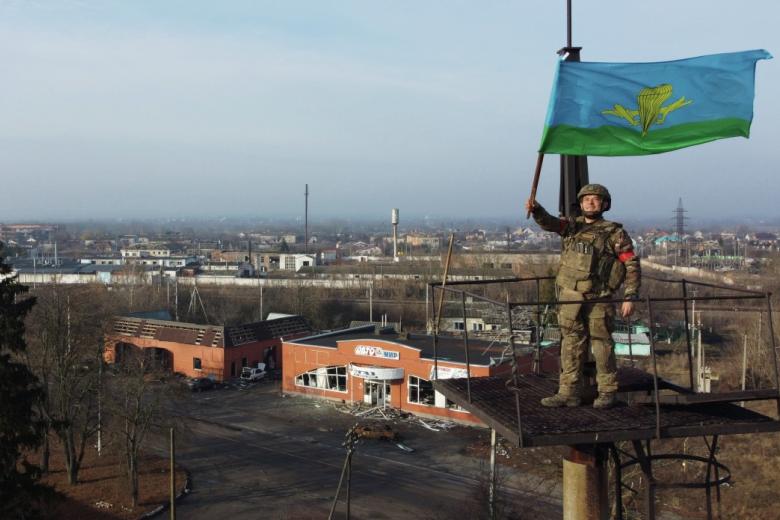 Военнослужащий ВС РФ в освобожденной Судже