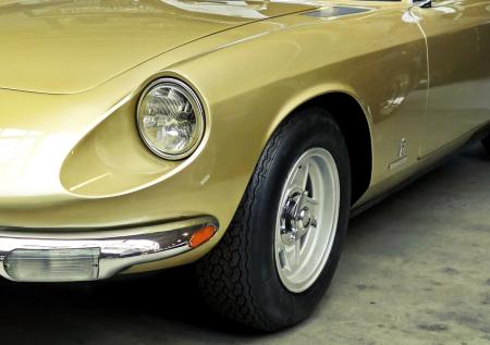 Раритетная Ferrari 1967 года попала в аварию около «Москва-Сити»