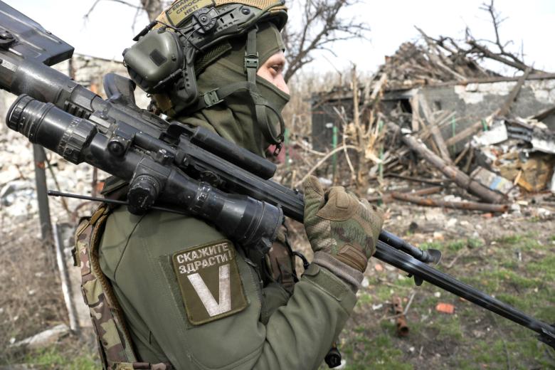 Военнослужащий в зоне проведения специальной военной операции на Донецком направлении.