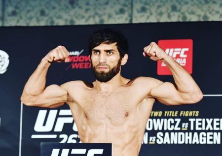 Бой Исмагулова с Мустафаеым на UFC 267 отменён после странного взвешивания