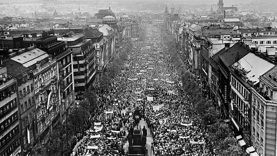 Первомайская демонстрация в Праге, 1963