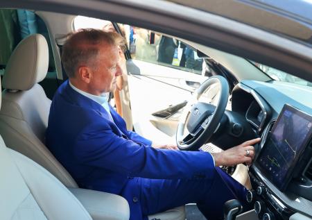 Греф не завел новую Lada: шесть автопрезентаций, пошедших не по плану