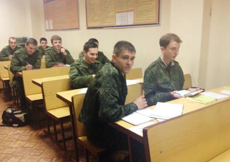 Названо число россиян, одобряющих введение военной подготовки в школах