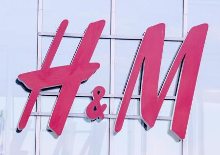Суд в России арестовал счета H&M из-за многомиллионных долгов