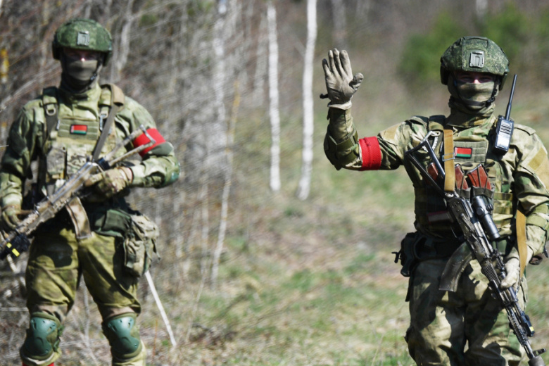 Военнослужащие десантных войск Белоруссии патрулируют белорусско-украинскую границу