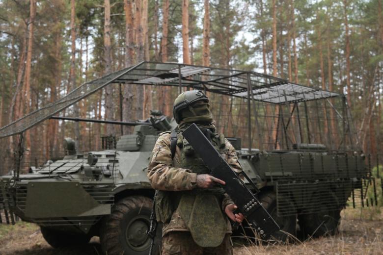 Военнослужащий подразделения РХБЗ группировки войск «Запад» в зоне проведения специальной военной операции