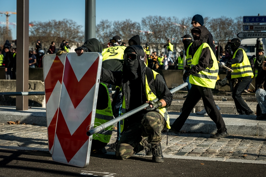 протесты в Париже