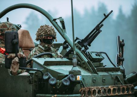 Британия увеличит военный контингент в Польше