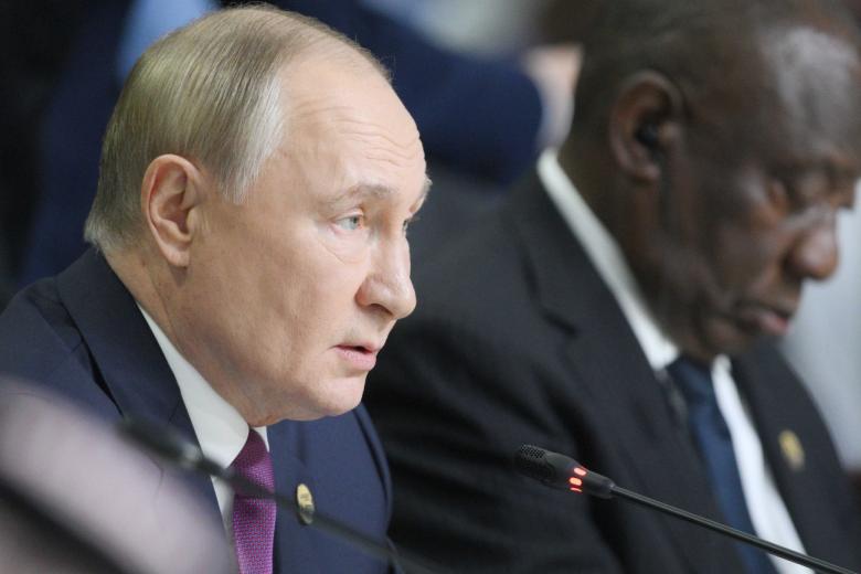 Владимир Путин выступает на пленарном заседании XVI саммита БРИКС в формате «аутрич» / «БРИКС плюс»