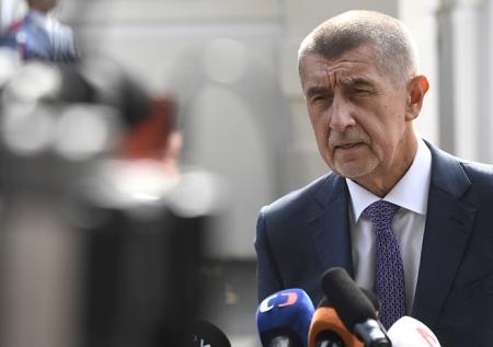 Чешский премьер пытался спрятать сына в Крыму