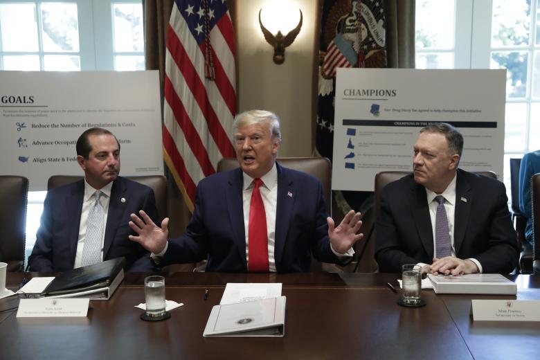Алекс Азар, Дональд Трамп и Майкл Помпео