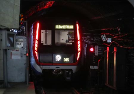 На фиолетовой ветке метро Москвы прервано движение