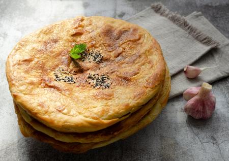 Самая вкусная и простая лепешка: сочная татарская катлама на сковороде