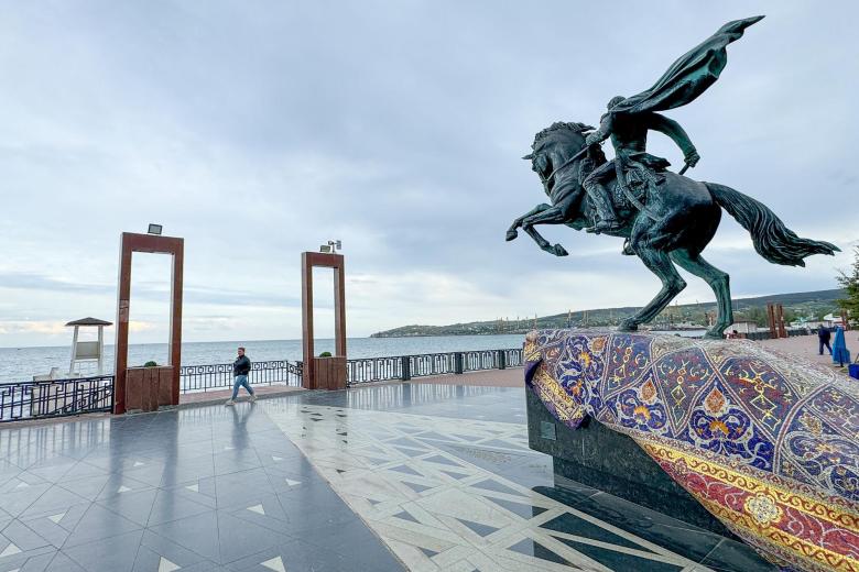 Республика Крым. Феодосия. Памятник генералу Петру Котляревскому