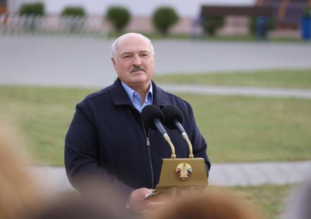 Лукашенко поздравил Польшу с Днем независимости призывом к сотрудничеству