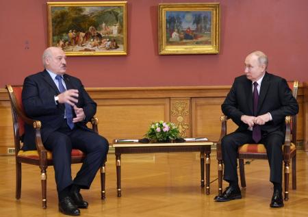 Лукашенко заявил, что вместе с Путиным за вечер расставил точки над i