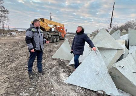 Губернатор Курской области показал противотанковые заграждения