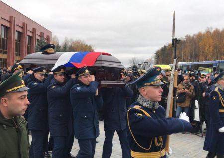 Космонавта Леонова похоронили на мемориальном кладбище в Мытищах