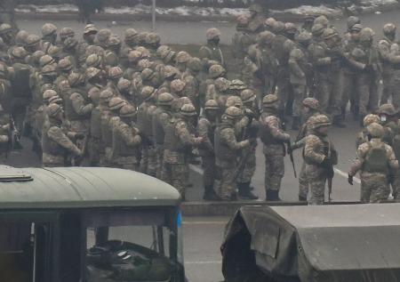 Военные покинули площадь Республики в Алма-Ате