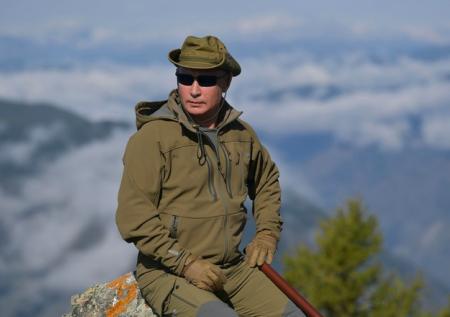 Путин показал необычный камин, которым согревался в Сибири