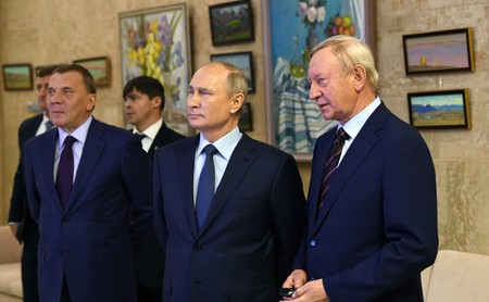 Песков объяснил, почему Путин в Сарове не надевал маску