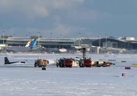 Появились новые кадры крушения самолета Bombardier CRJ900 в Торонто