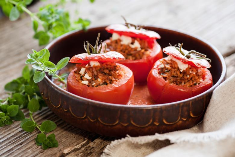 Помидоры с мясом в духовке