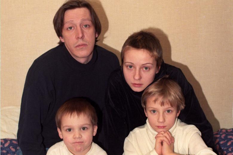 Евгения Доброволская и Михаил Ефремов с детьми