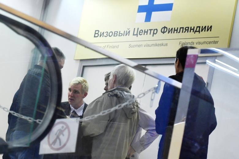 Очередь в визовом центре Финляндии в Санкт-Петербурге