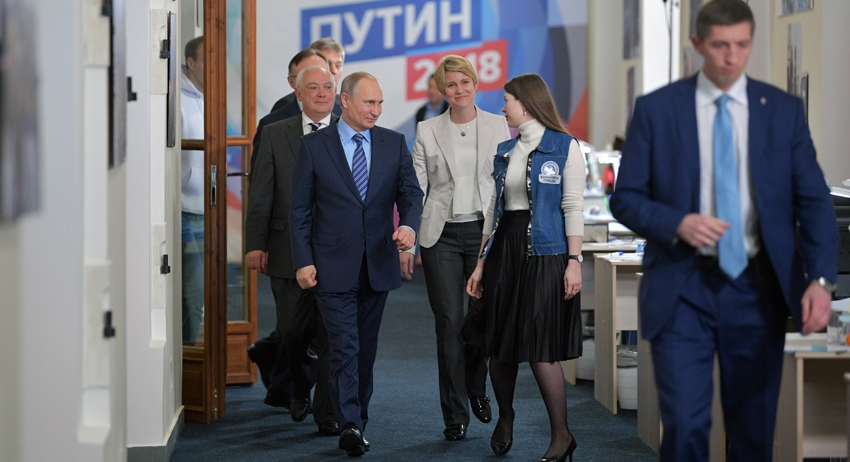 Президент РФ Владимир Путин посетил свой предвыборный штаб в Москве