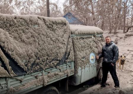 Жители Камчатки начали выходить на улицу после снижения активности вулкана