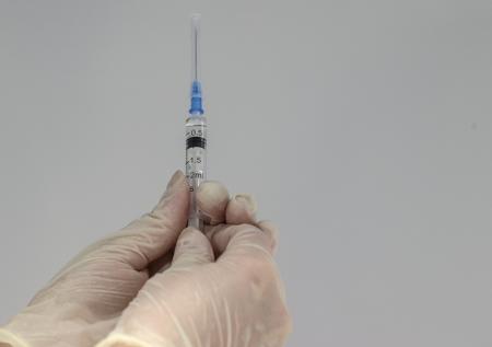Стали известны сроки поступления вакцины от COVID-19 центра Чумакова