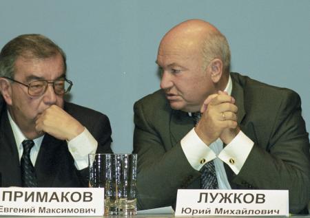 Лужков и Примаков встретились на Новодевичьем