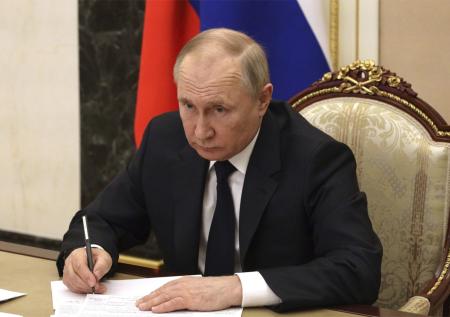 Путин наградил звездой Героя погибшего на Украине офицера