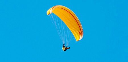 Парапланерист рухнул на девушку в Башкирии